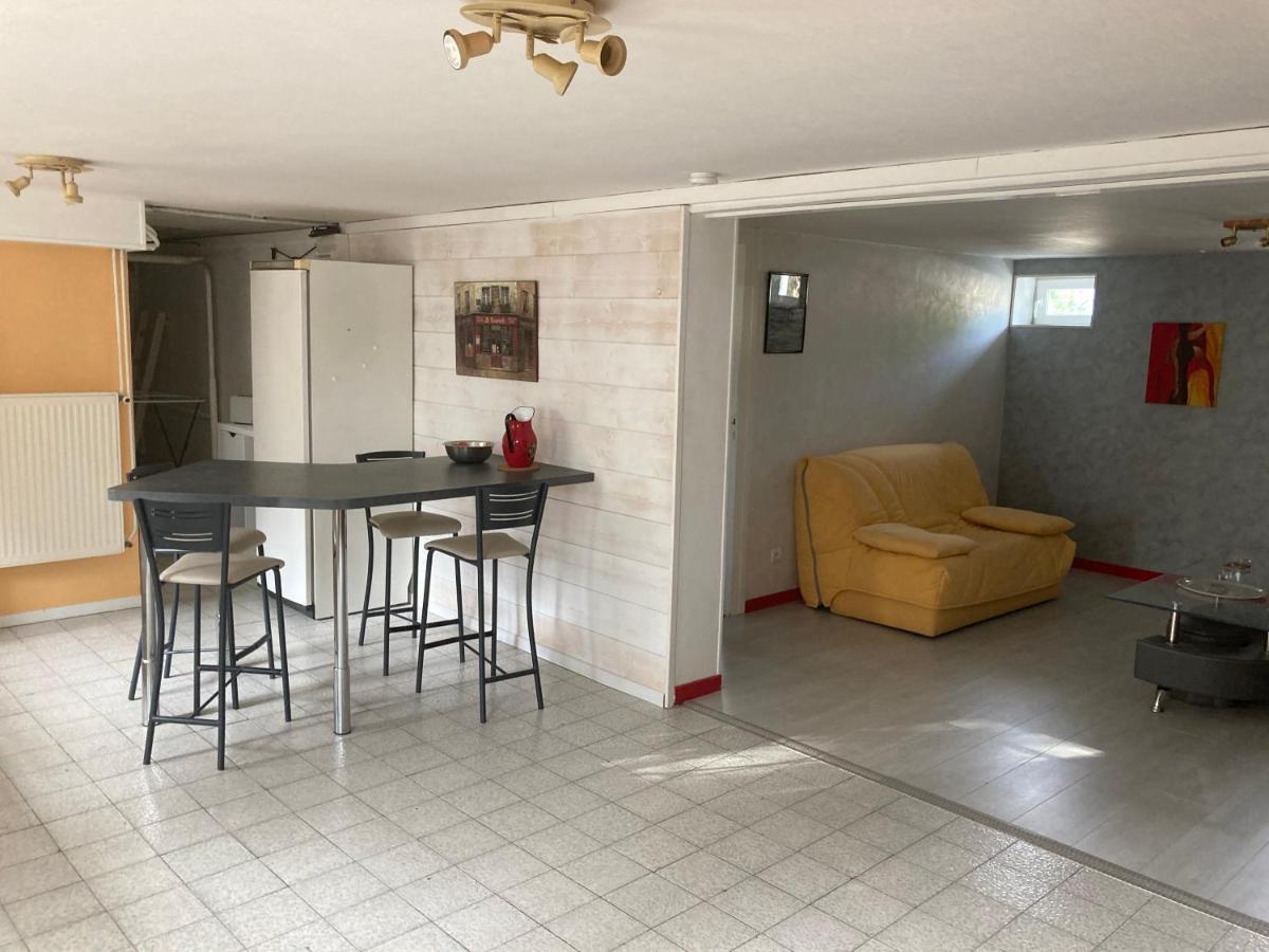 En Rez-de-chaussee De Maison Montanay